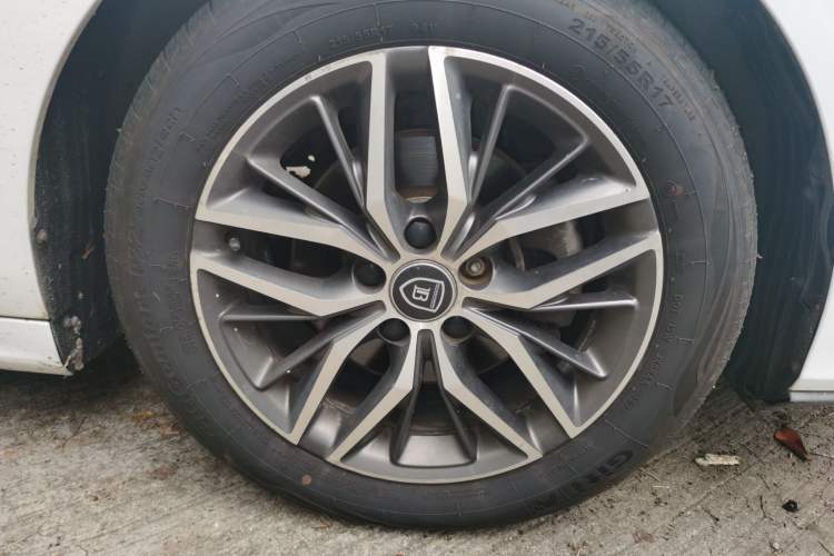 Used BYD Qin Pro New Energy 2018 DM 1.5TI Automatic Smart Connect Enjoyment Model Right Front Wheel Hub