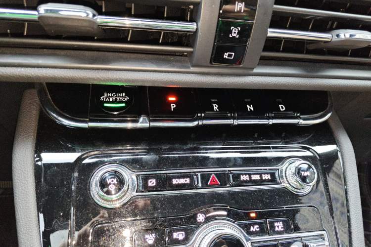 Used Lincoln Corsair 2022 2.0T Two-Wheel Drive Luxury Edition Gear Lever