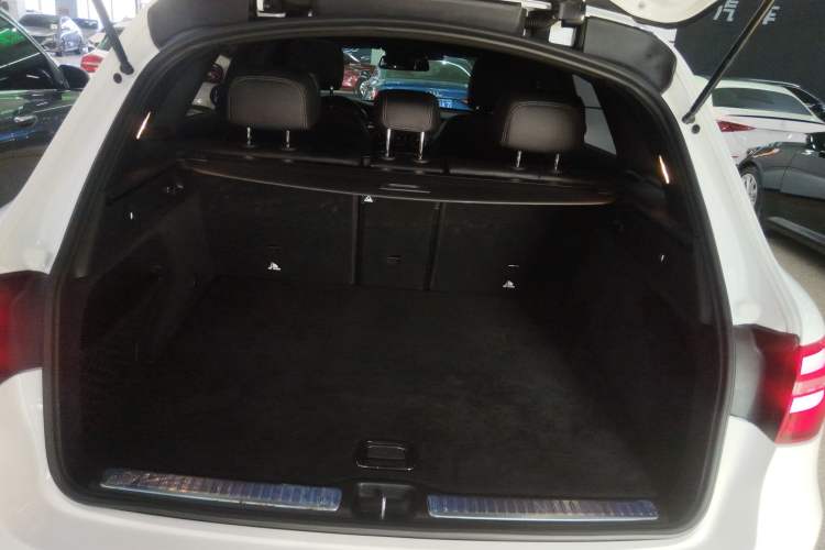 Used Mercedes-Benz GLC 2019 Facelift GLC 260 L 4MATIC Luxury Model Trunk