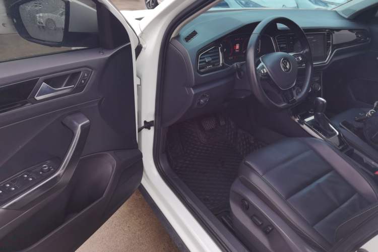 Used Volkswagen T-ROC 2022 280TSI DSG Two-Wheel Drive Elite PLUS Driver Seat