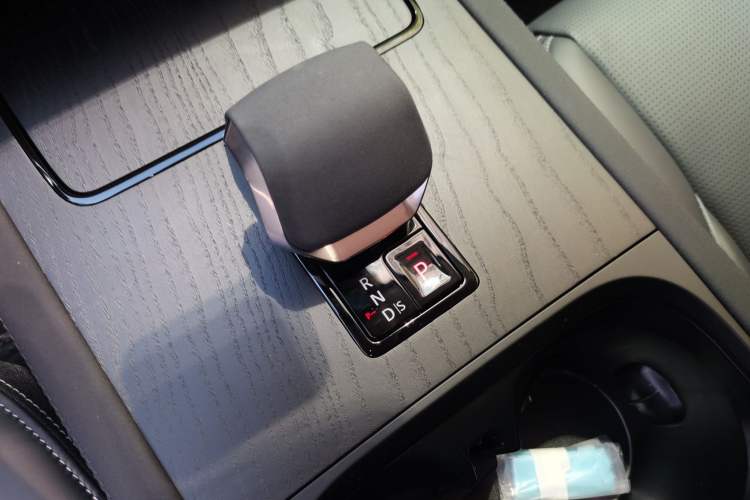 Used Land Rover Discovery Sport 2024 Luxury Custom Edition
