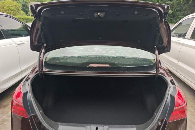 Used Geely Auto Emgrand 2018 1.5L CVT Upward Connect Edition Trunk