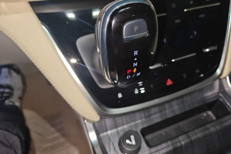 Used Buick GL8 2022 ES Landtrek 653T Comfort Edition Gear Lever