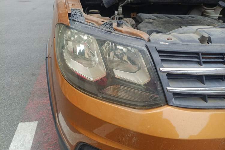 Used Dongfeng Fengon 360 2015 1.5L Manual Comfort 7-Seater China IV Standard Right Front Headlight