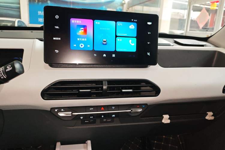 Used Geely Galaxy Panda 2024 Panda Mini 200km Endurance Bear Audio And AC Panel