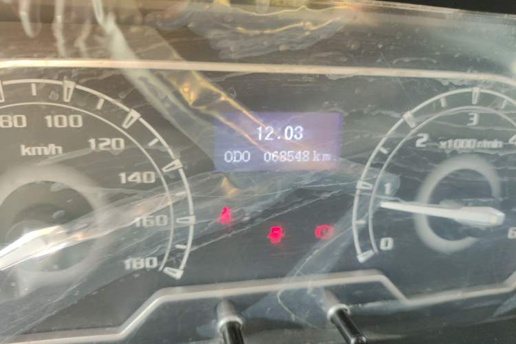 Used SAIC MAXUS Xintu V80 2021 2.0T Manual Classic City Delivery King Short Wheelbase Mid-Roof Design 3 Seats