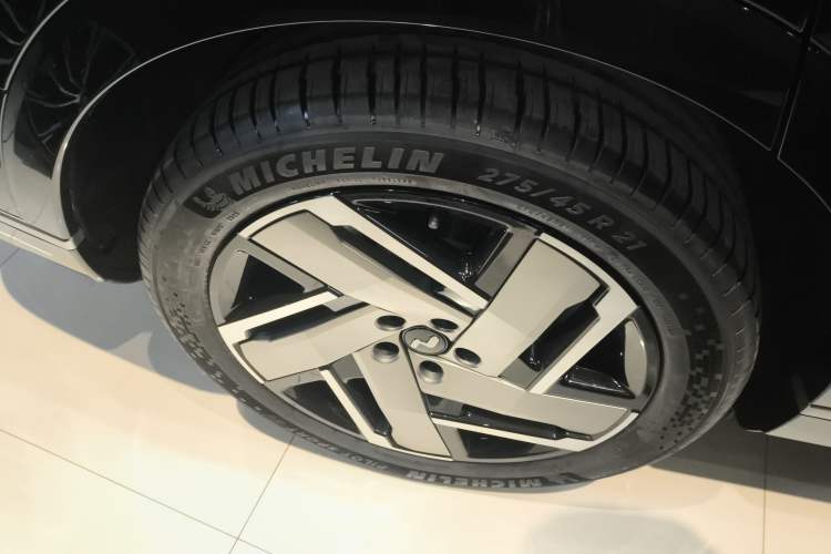 Used ONVO Luxeed L90 2025 Model—Max Six-Seater Version