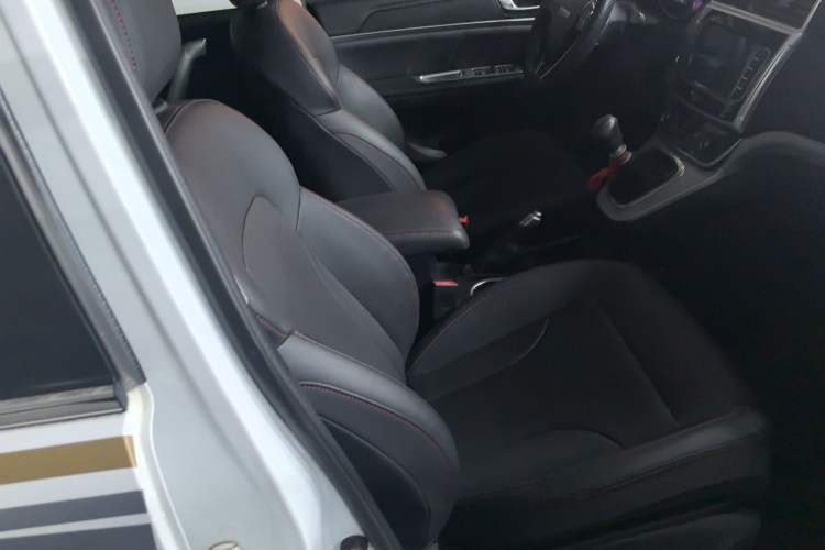 Used Haval M6 2019 1.5T Manual Two-Wheel Drive Elite Version China VI Standard Right Front Seat