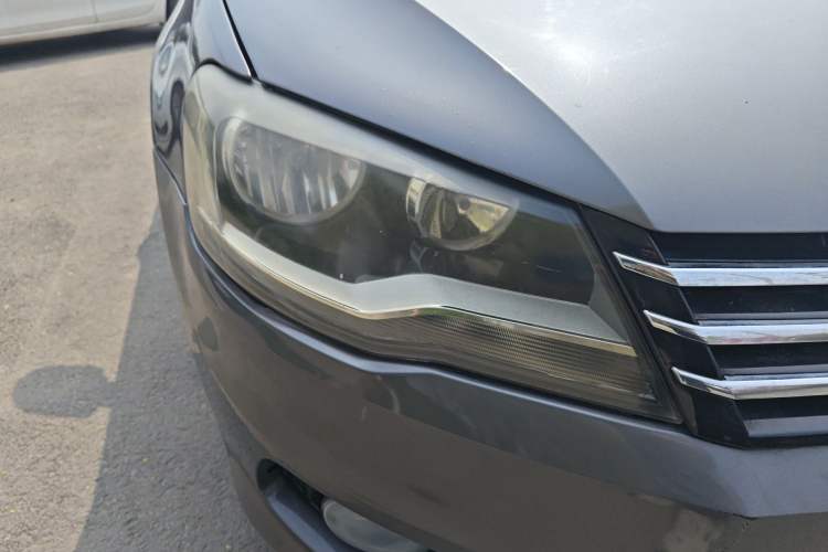 Used Volkswagen Bora 2013 1.6L Manual Comfort Model Right Front Headlight