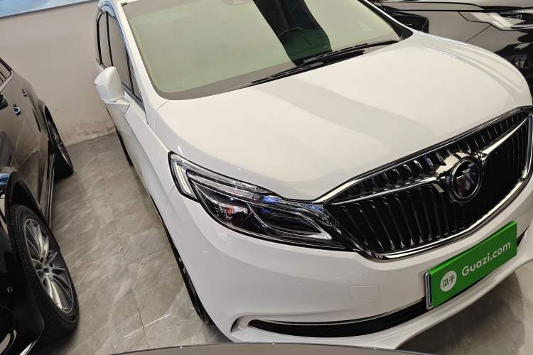 Used Buick GL8 2017 ES 28T Flagship Model China V Standard Front Right 45 Deg