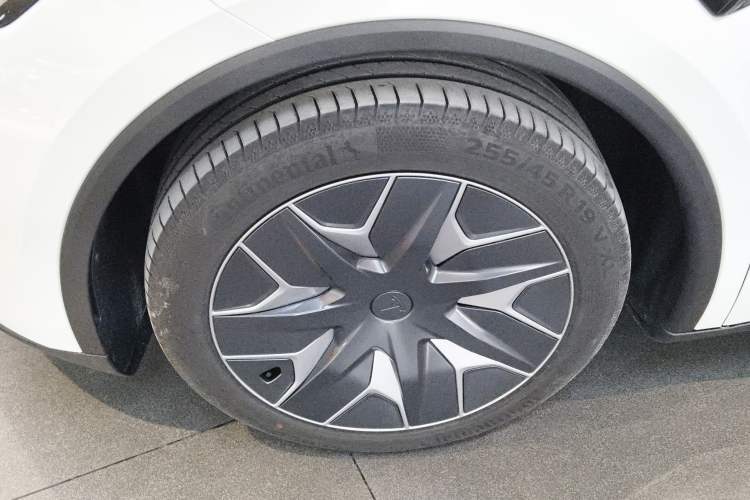 Used Tesla Model Y L 2025 Model Long-Range All-Wheel-Drive Version