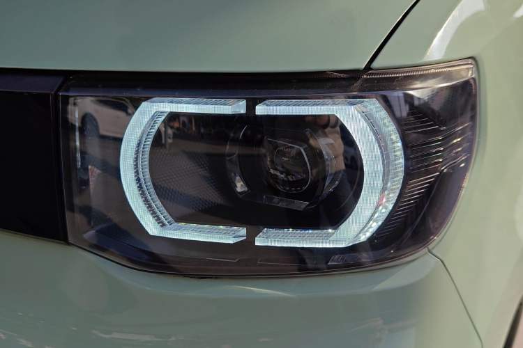 Used Wuling Hongguang MINIEV 2021 Macaron Premium Model – Lithium-NMC Left Front Headlight