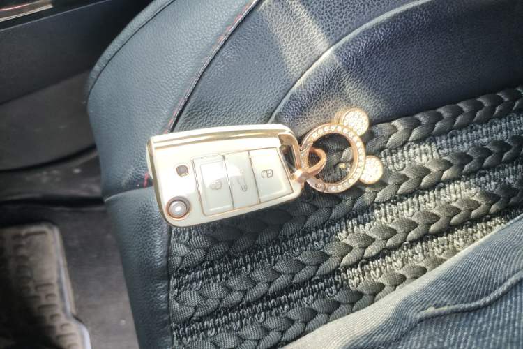 Used Volkswagen T-ROC 2024 300TSI DSG Two-Wheel-Drive Chen Guang Edition Vehicle Key