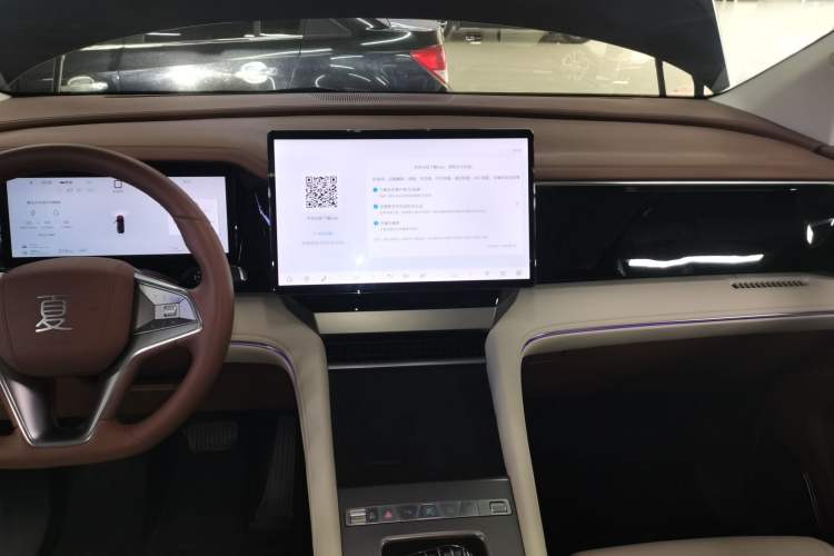 Used BYD Xia 2025 DM-i 1.5T 180km Beyond Edition Audio And AC Panel