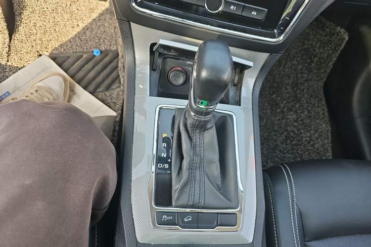 Used Roewe RX5 2020 20T Automatic 4G Connect Superior Flagship Edition Gear Lever