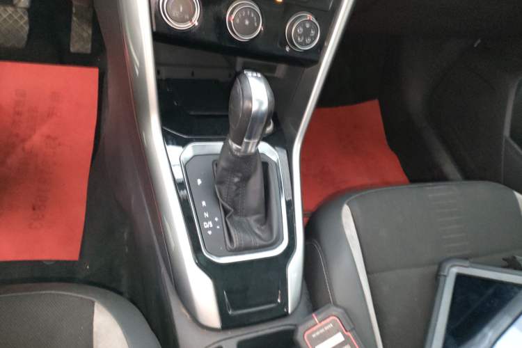 Used Volkswagen T-ROC 2018 230TSI DSG Two-Wheel Drive Advanced Version China V Standard