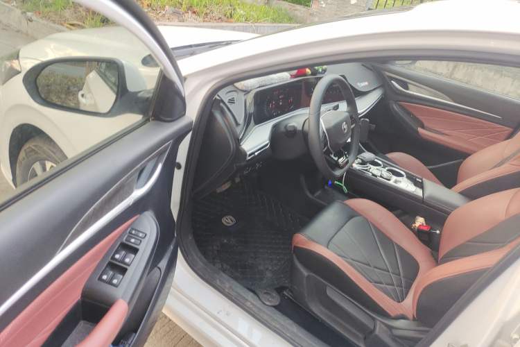 Used CHANGAN Eado 2023 Changan Edition PLUS Blue Whale NE 1.4T GDI DCT Prestige Version Driver Seat