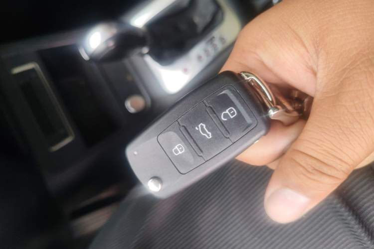 Used Volkswagen Tiguan 2015 1.8TSI Automatic Two-Wheel Drive Luxury Model Vehicle Key