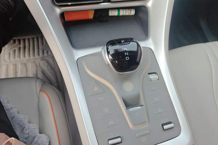 Used BYD Song Pro New Energy 2024 HONOR Edition DM-i 71KM Leading Model Gear Lever