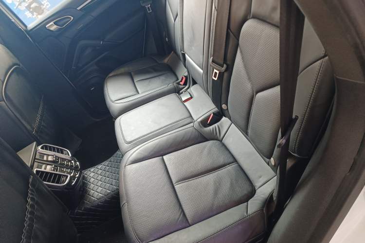 Used Porsche Cayenne 2014 Cayenne Platinum Edition 3.0T Left Rear Seat