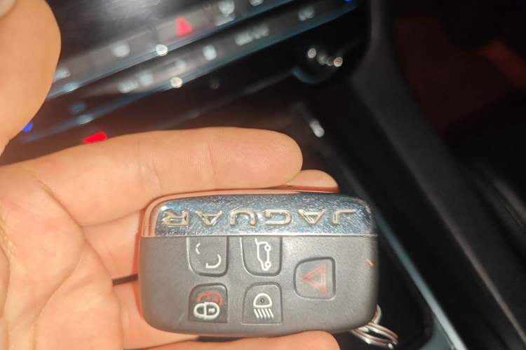 Used Jaguar F-PACE 2018 2.0T Four-Wheel Drive Urban Luxury Edition Vehicle Key