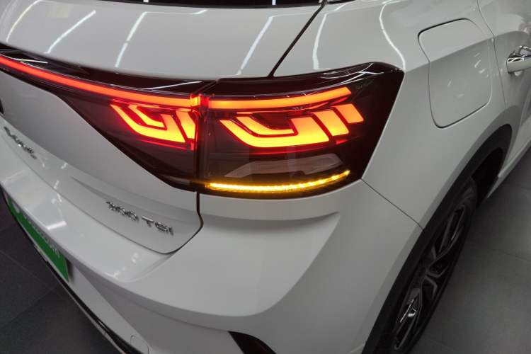 Used Volkswagen T-ROC 2025 Facelifted 300TSI DSG Two-Wheel-Drive Chen Guang Edition Right Rear Taillight
