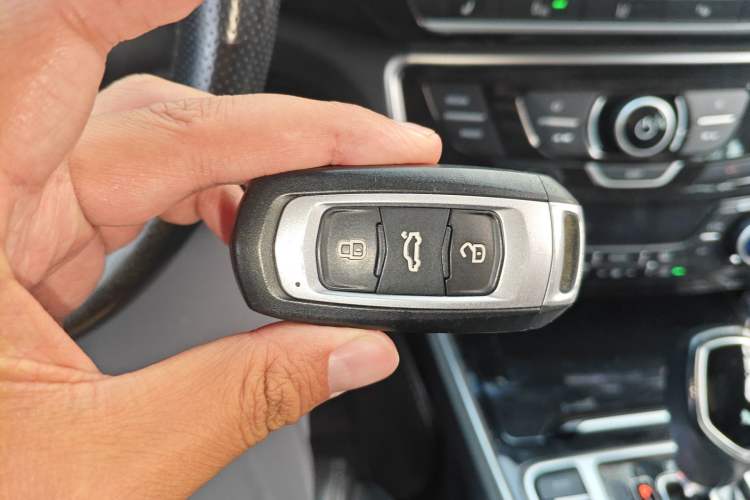 Used Geely Auto Emgrand GT 2015 1.8T Flagship Model
