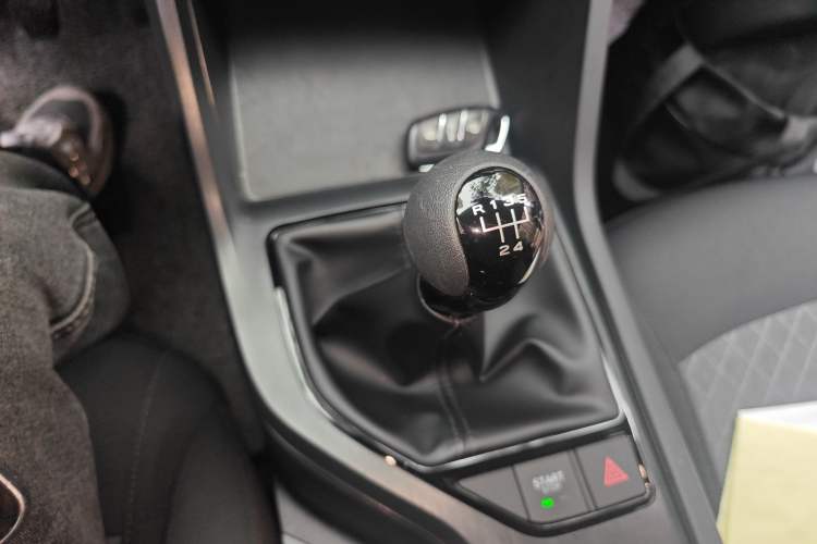 Used Roewe i5 2023 1.5L Manual Comfort Edition