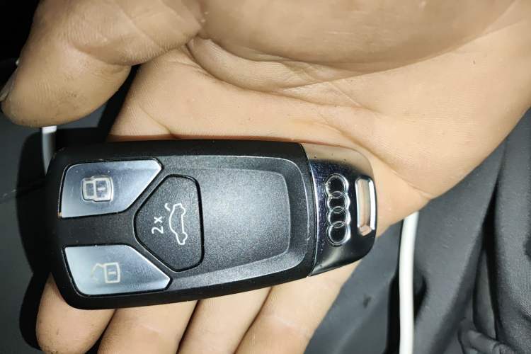 Used Audi Q5L 2022 Updated 40T Luxury Dynamic Edition Vehicle Key