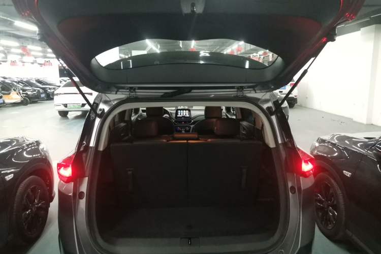 Used Chevrolet Orlando 2020 Light Hybrid Redline 530T Automatic Enjoyment Edition (5+2 Models)