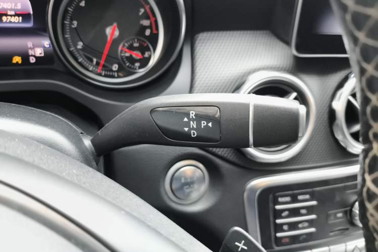 Used Mercedes-Benz GLA 2018 GLA 200 Fashion Model Gear Lever