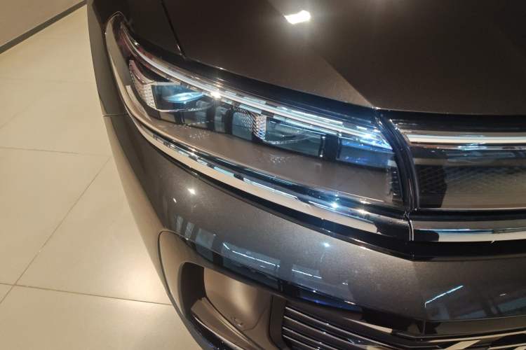 Used Volkswagen Talagon 2026 Model 450TSI Four-Wheel Drive Supreme 6-Seater Right Front Headlight