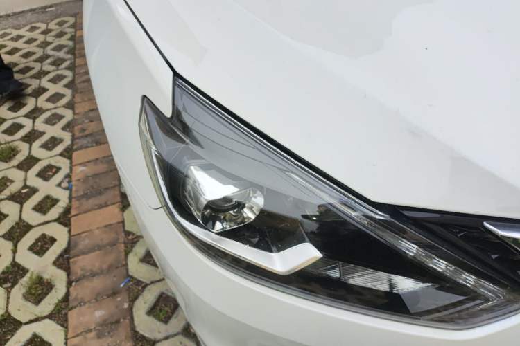 Used Nissan Sylphy 2019 1.6XV CVT Smart Connect Luxury Edition China VI Standard Right Front Headlight