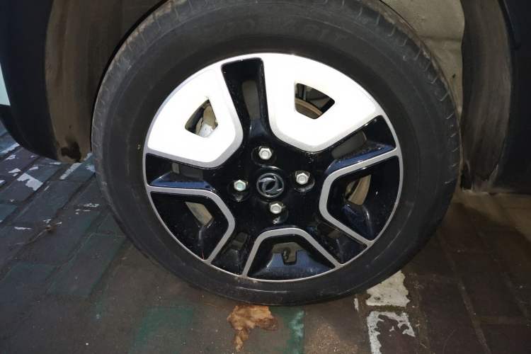 Used Dongfeng NAMMI BOX 2022 Revised Light Wind Edition 201 km Standard Version
