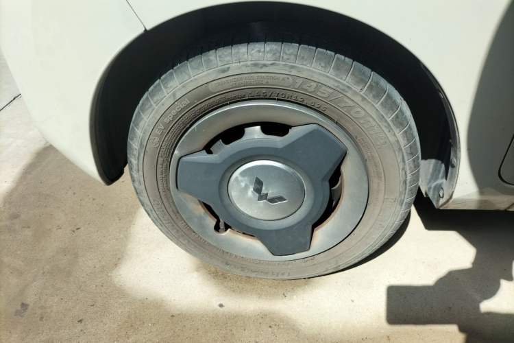 Used Wuling Hongguang MINIEV 2022 Macaron Premium Model – Lithium Iron Phosphate Left Front Wheel Hub