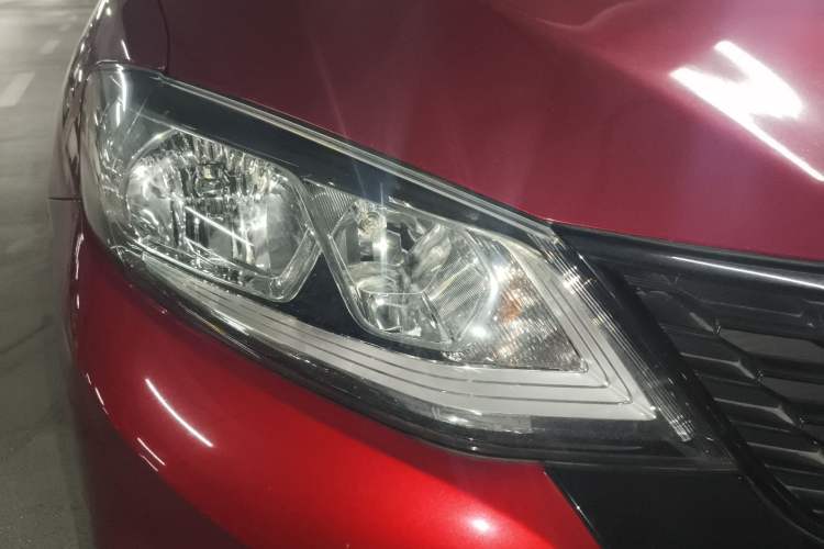 Used Nissan Tiida 2016 1.6L CVT Cool Dynamic Edition Right Front Headlight