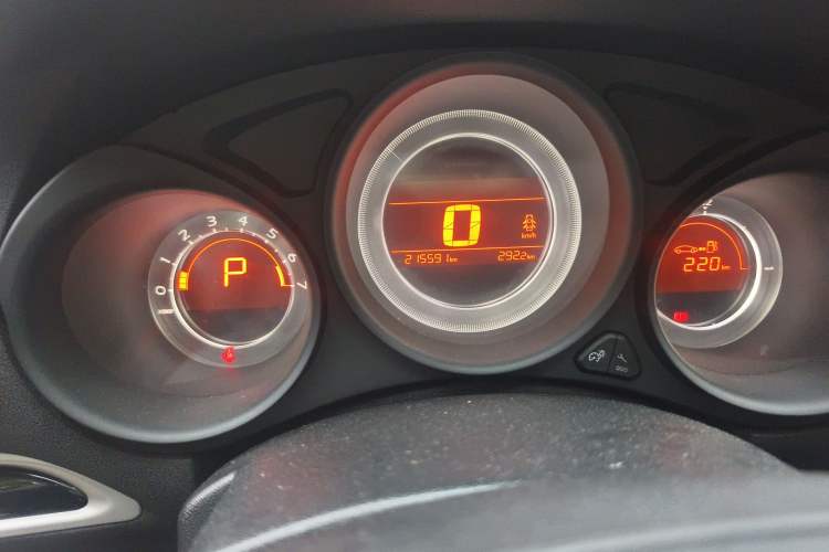 Used Citroen C4L 2015 1.8L Automatic Luxury Edition Odometer Close Up