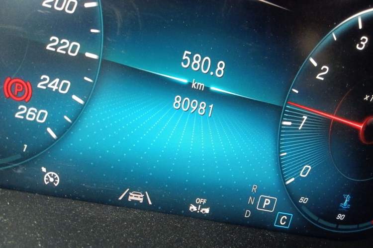 Used Mercedes-Benz GLC 2021 GLC 300 L 4MATIC Luxury Model Odometer Close Up