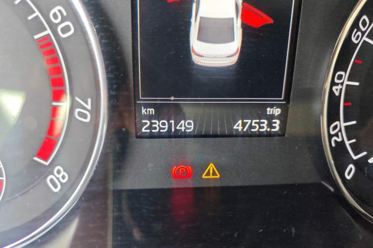 Used Skoda Superb 2016 TSI330 DSG Innovation Edition Odometer Close Up