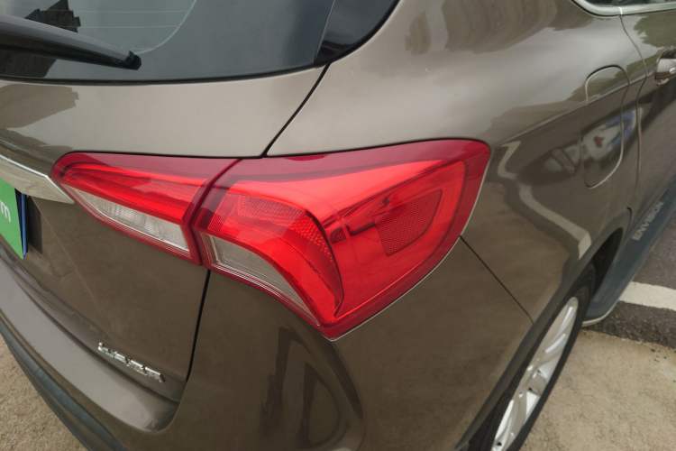 Used Buick Envision 2018 20T Two-Wheel Drive Luxury Model Right Rear Taillight