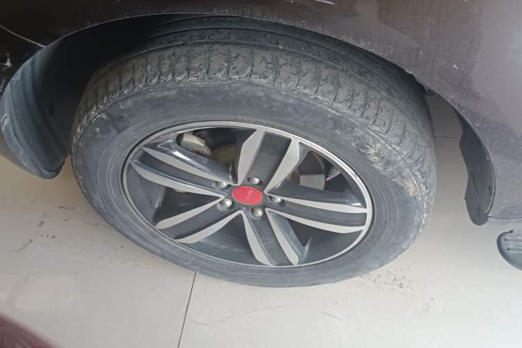 Used Geely Auto GX7 2015 Classic Edition 1.8L Manual Elite Model China V Standard Left Front Wheel Hub