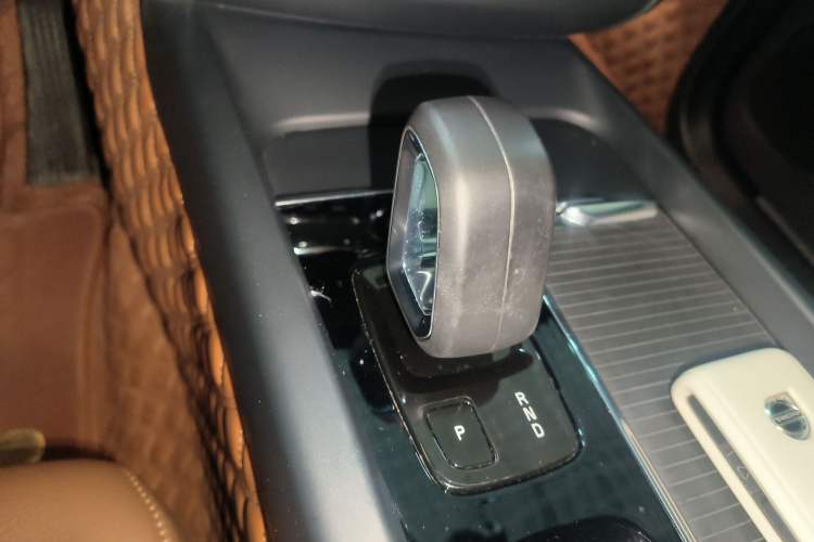 Used Volvo XC60 2022 B5 4x4 Zhiyi Luxury Edition Gear Lever