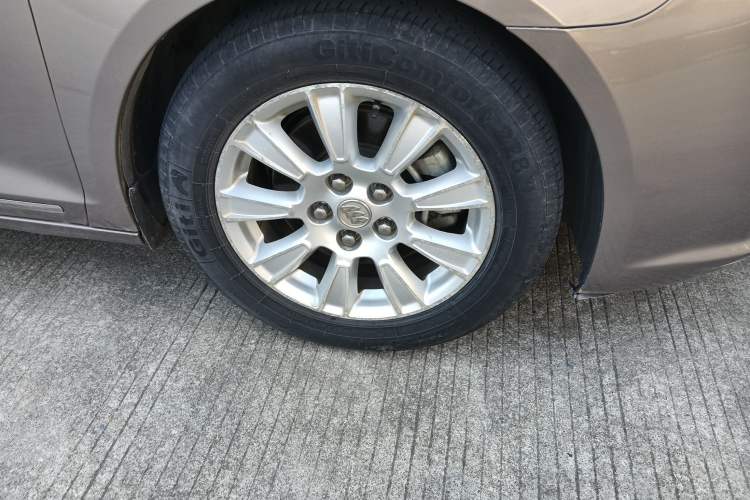 Used Buick LaCrosse 2012 2.4L SIDI Comfort Edition Right Front Wheel Hub