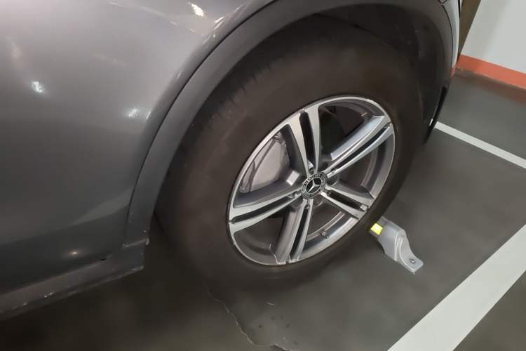 Used Mercedes-Benz GLC 2020 GLC 260 L 4MATIC Luxury Model Right Front Wheel Hub