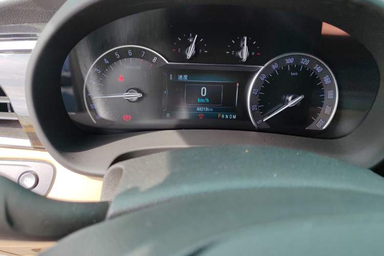 Used Buick GL8 2018 ES 28T Luxury Model China VI Standard Odometer Close Up