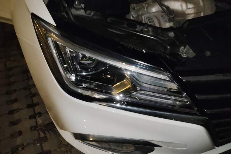 Used Roewe i5 2019 1.5L Automatic 4G Connected Linghao Flagship Edition Right Front Headlight
