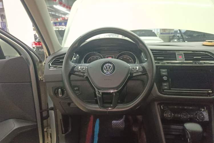 Used Volkswagen Tiguan L 2019 330TSI Automatic Two-Wheel Drive Panoramic Comfort Edition China VI Standard Steering Wheel