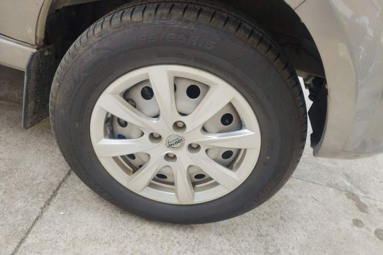 Used Jinbei New Hiace S 2023 1.5L Wealth Edition Passenger Van 5/6/7-Seater Central Air Conditioning Version SWC15M Right Front Wheel Hub