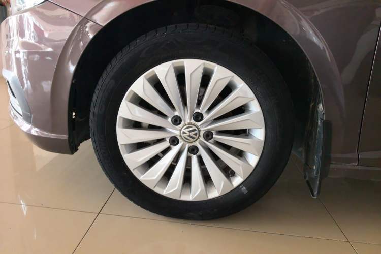 Used Volkswagen Lavida 2018 1.5L Automatic Comfort Edition China V Standard Left Front Wheel Hub