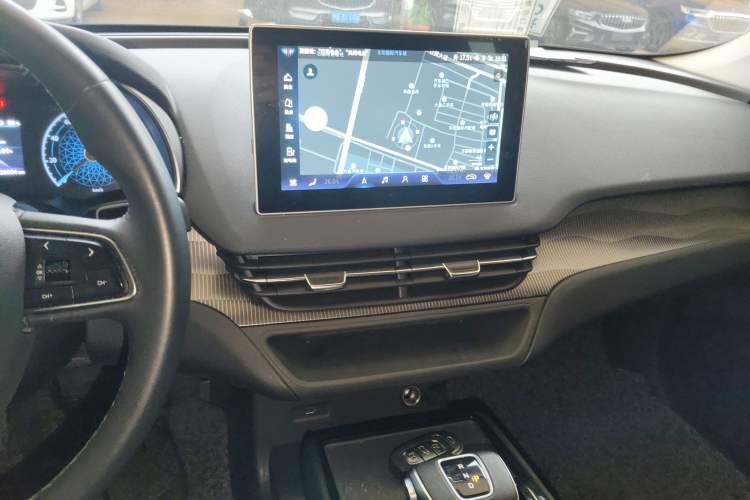 Used Hongqi E-QM5 2022 431 km Charge & Enjoy Edition
